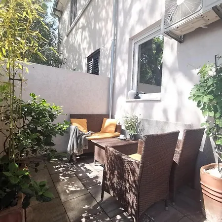 Apartment Neue In Mit Grosser Terrasse Vodice